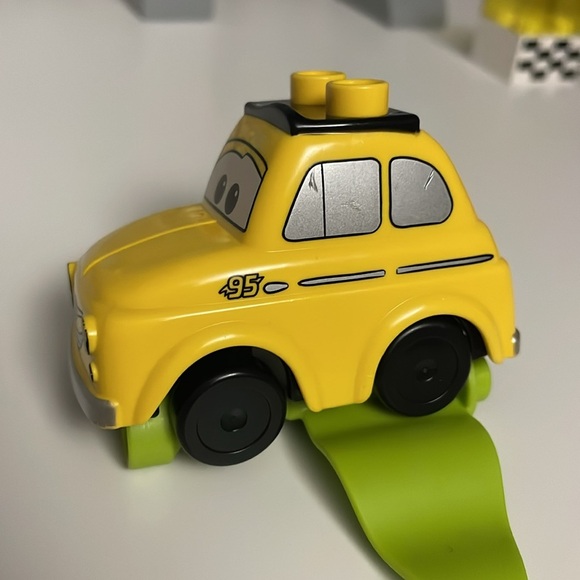 LEGO DUPLO DISNEY PIXAR CARS Piston Cup Race 10857 - Picture 9 of 14